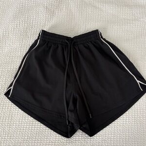 lululemon black sz 0 court rival high rise short 3”